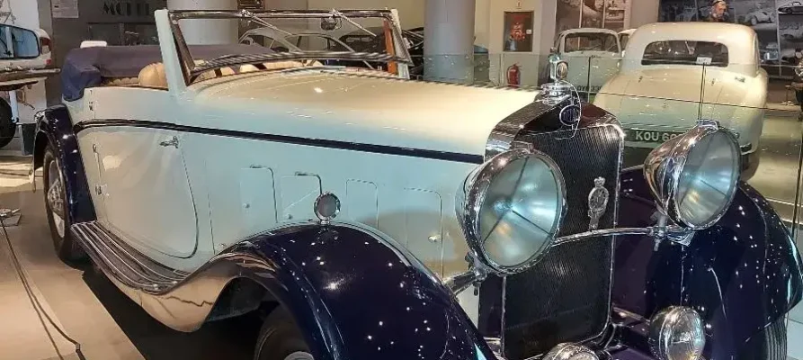 car-exhibits-at-the-helenic-motor-museum-in-athens-14