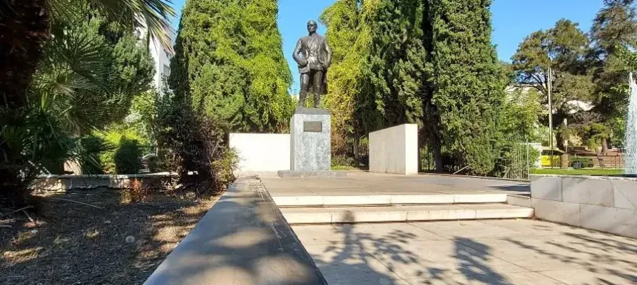 The Harry Truman statue in Athens